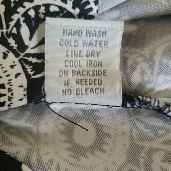 Dressbarn Women's Blouse Size M Black White Geometric 3/4 Sleeve V Neck Stretch - Picture 10 of 11